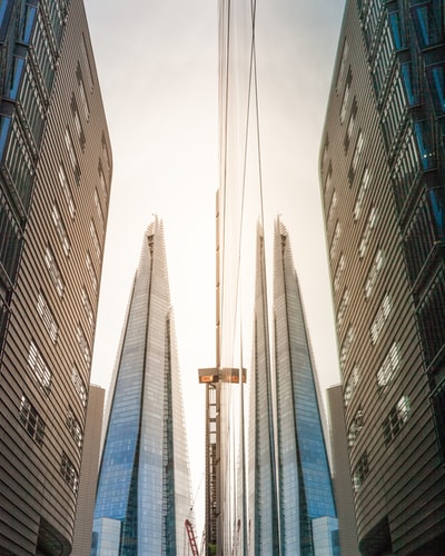 高层建筑的低角度摄影
